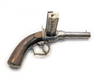 Один из первых «магазинных» пистолетов
