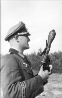 Германский военнослужащий с «kampfpistole»