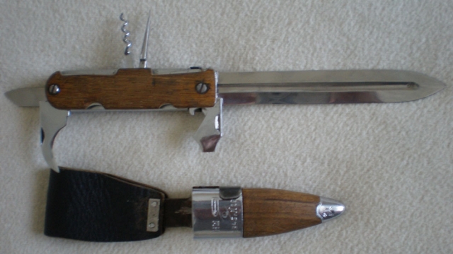 Нож Шилина с разложенными инструментами