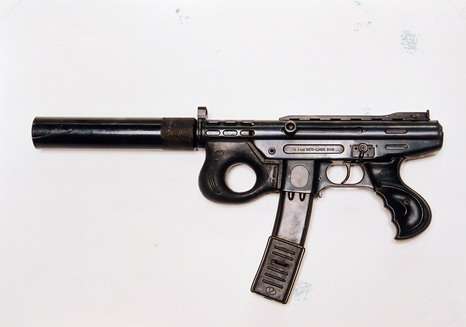 Пистолет-пулемет Agram 2000 с глушителем